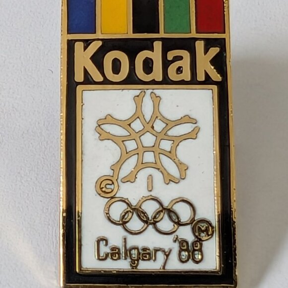 1988 CALGARY OLYMPICS EVENT LAPEL PIN KODAK CAMERA FILM ADVERTISING VINTAGE - Picture 1 of 10